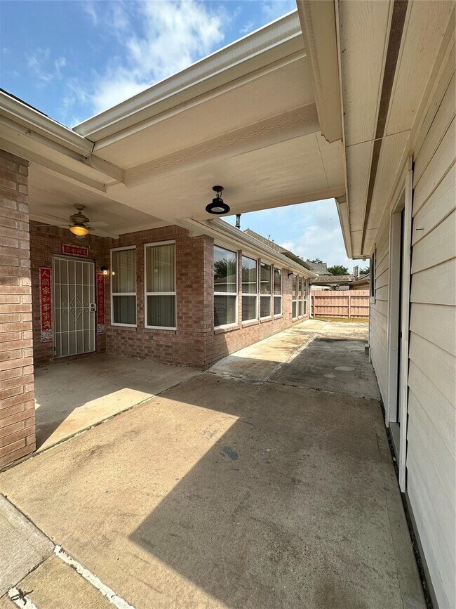 Building Photo - 3902 Breaux Bridge Ln