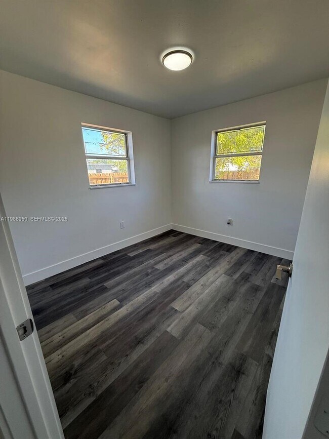 Building Photo - 625 NW 9th Ave