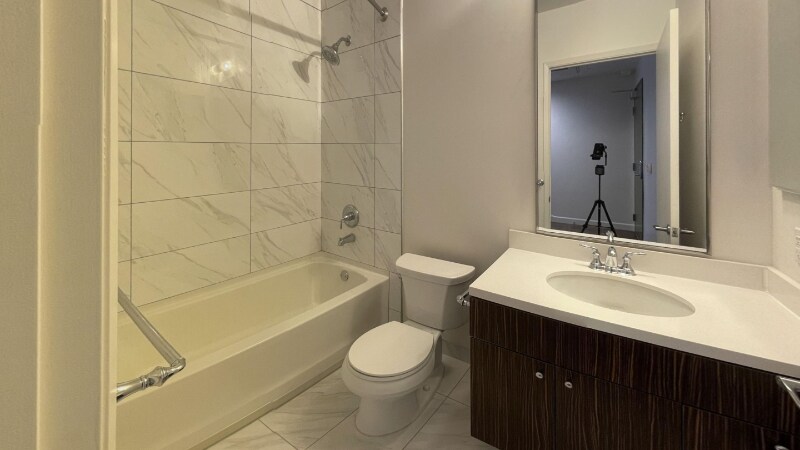 Building Photo - 3550 W 6th St