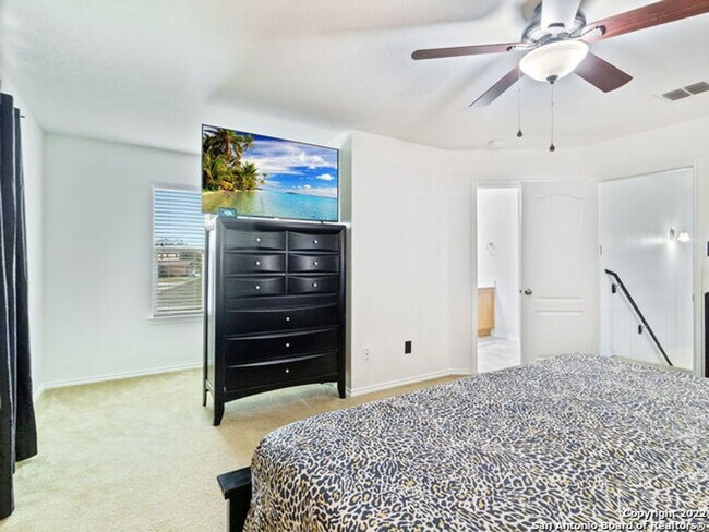 Building Photo - 3 Bedroom w/Game Room