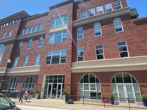 Building Photo - 300 Main St