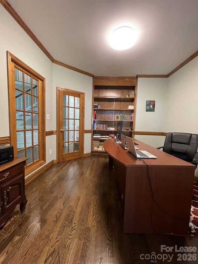 Building Photo - 6025 Oakridge Ct