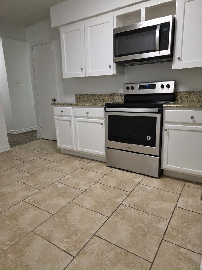 Building Photo - 7206-7206 Vista Cliff Dr