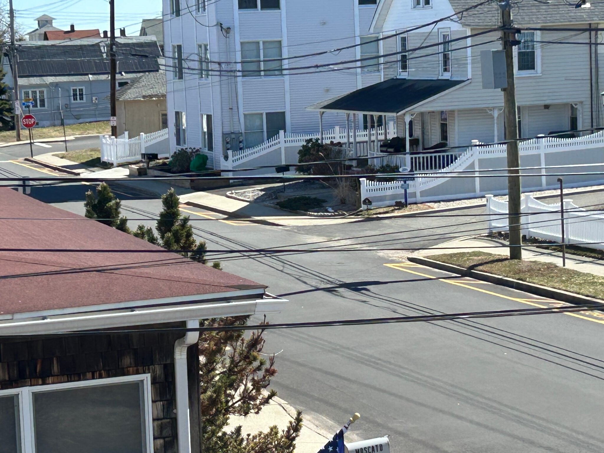 Building Photo - 85 Cosey Beach Ave