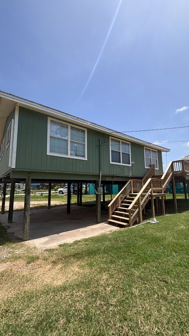 Building Photo - 611 Seashell Dr