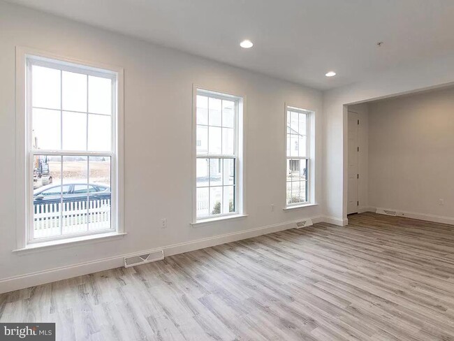 Building Photo - 215 Hoke Farm Way