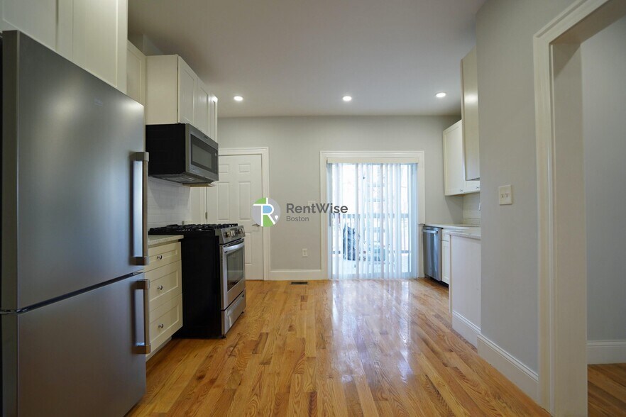 Building Photo - 374 Oxford St