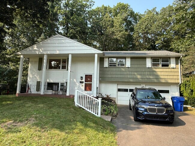 Primary Photo - 40 Greenfield Dr