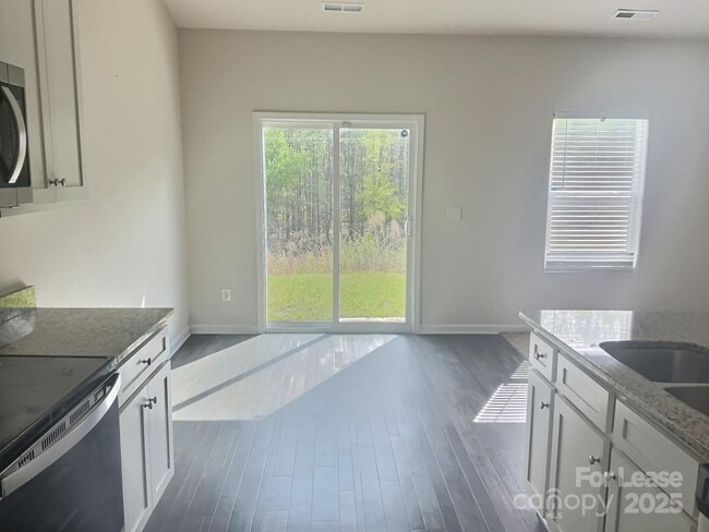 Building Photo - 2112 Lanza Dr