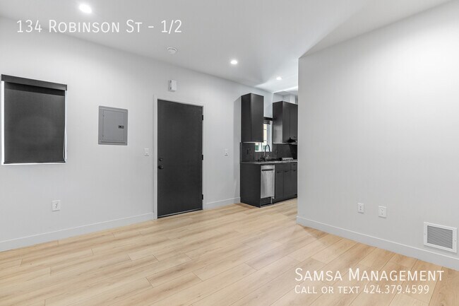 Building Photo - 134 Robinson St