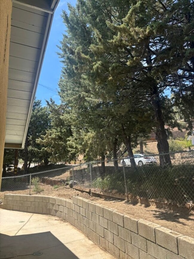 Building Photo - 2 Bedroom / 1.5 Bathroom Mountainside Home in Lake of the Woods
