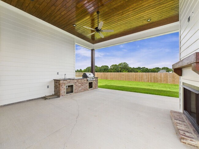 Building Photo - Stunning New Construction 4 Bed 3.5 Bath- ...