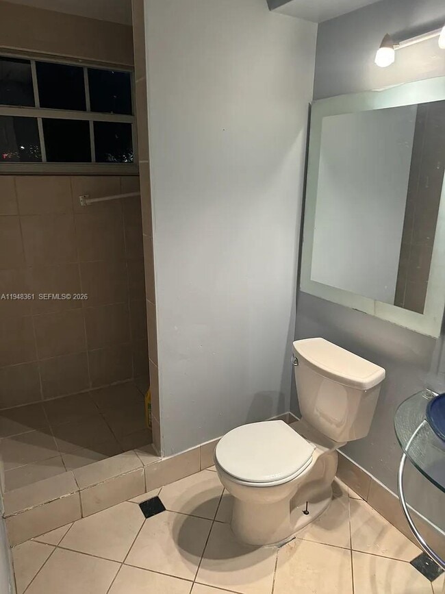 Building Photo - 812 SE 14th Ct