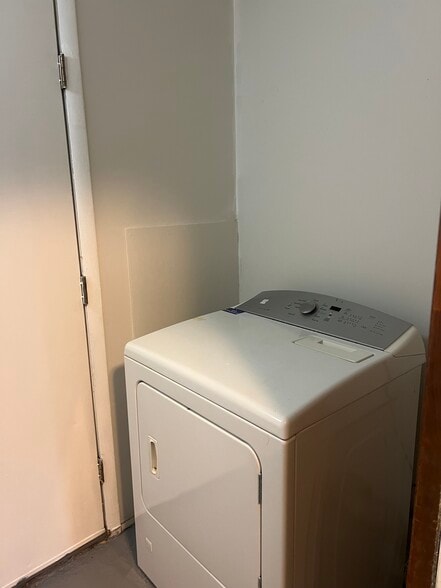 Building Photo - 11055 Chapp Ave