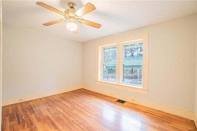 Building Photo - 1865 Oak Grove Rd NE