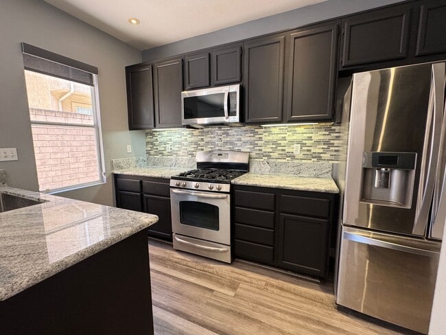 Building Photo - Remodeled 3 bedroom townhome in Simi Valley