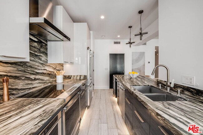 Building Photo - 10790 Wilshire Blvd