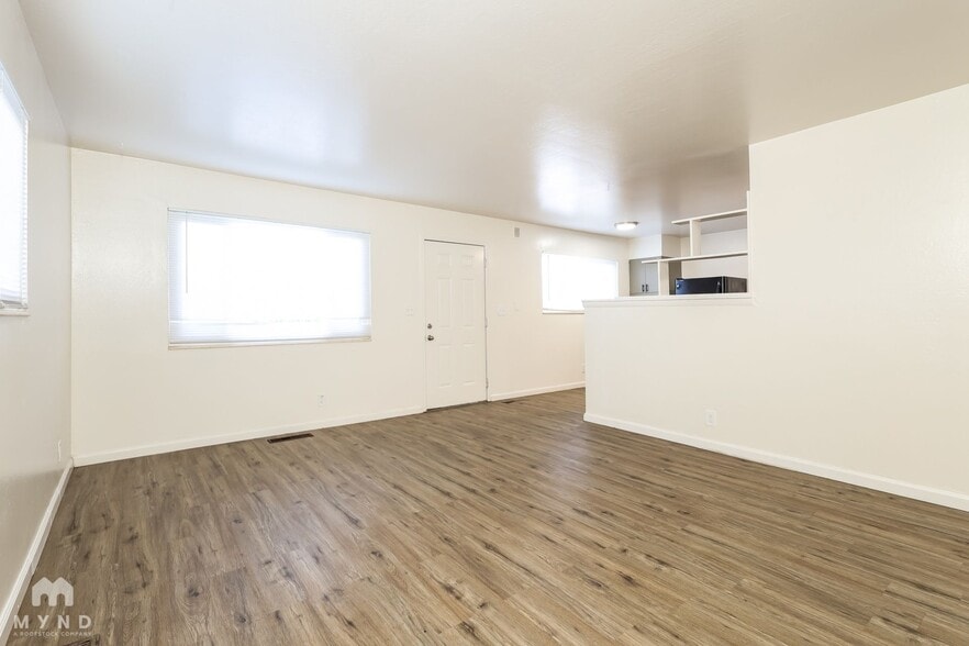 Building Photo - 230 Burns St