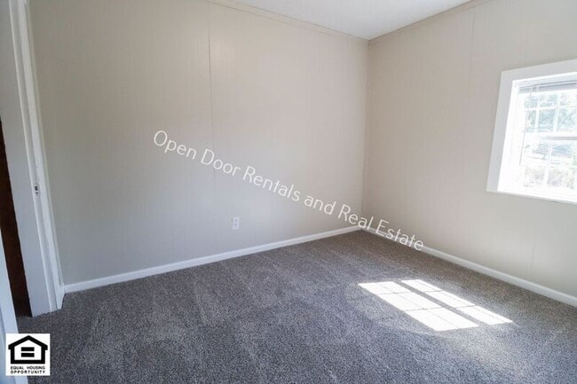 Building Photo - 317 W Masterson Ave