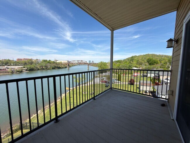 Building Photo - **Stunning Waterfront Condo in Downtown Knoxville**  2 Bedroom, 2 bath Fully renovated! Available...