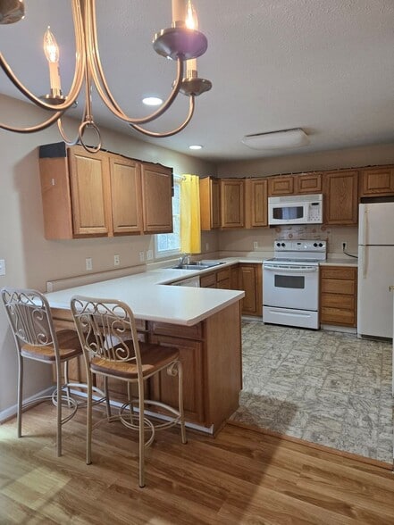 Building Photo - 252 Donna Ave