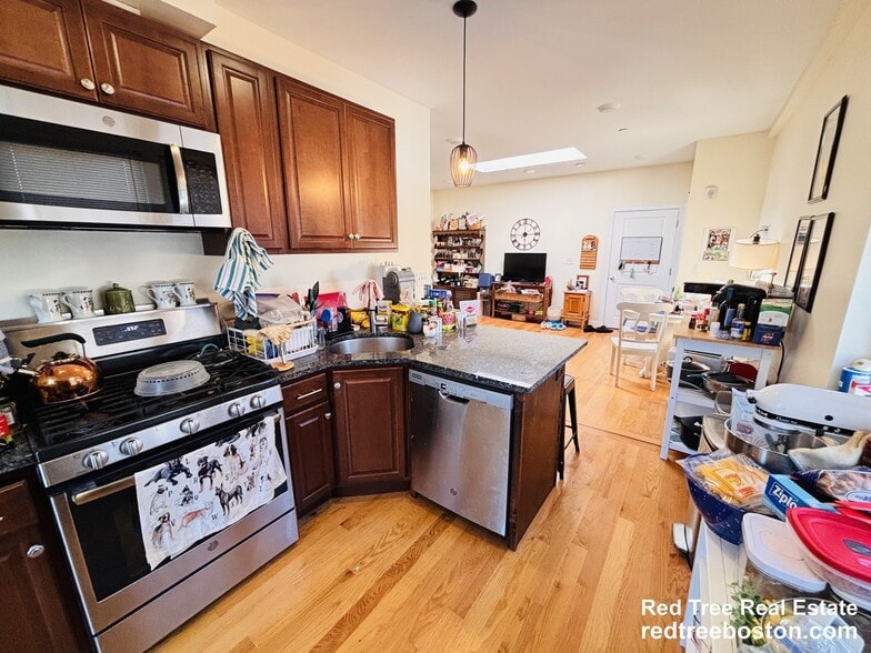 Building Photo - 549 Washington St