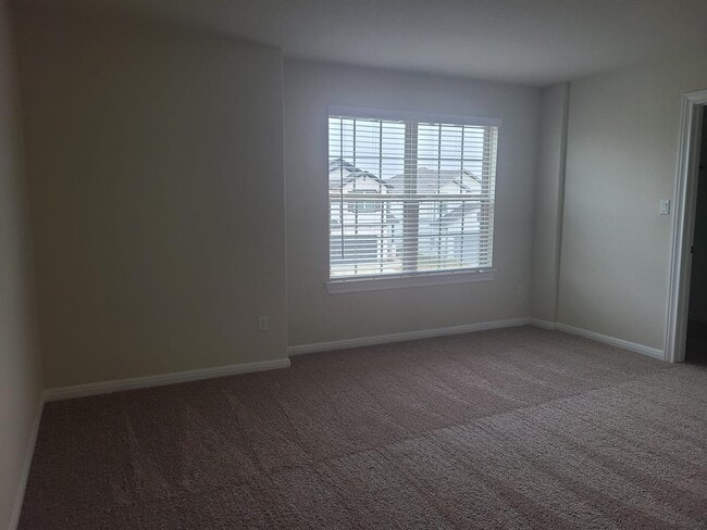 Building Photo - 32 Pacific Loon St