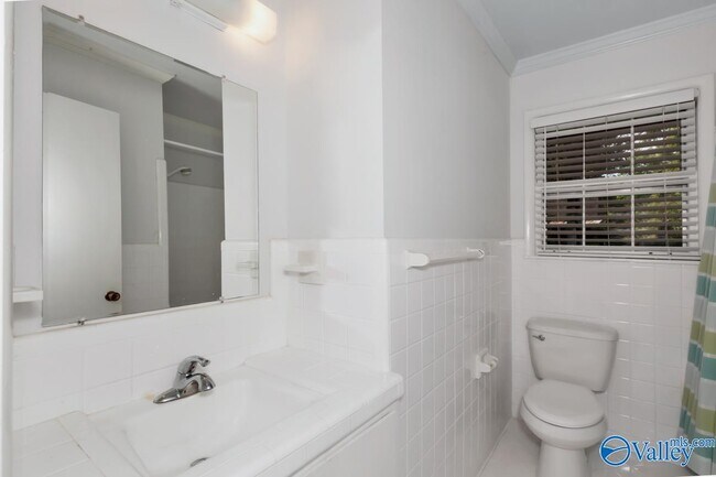 Building Photo - 2320 Rodgers Dr NE