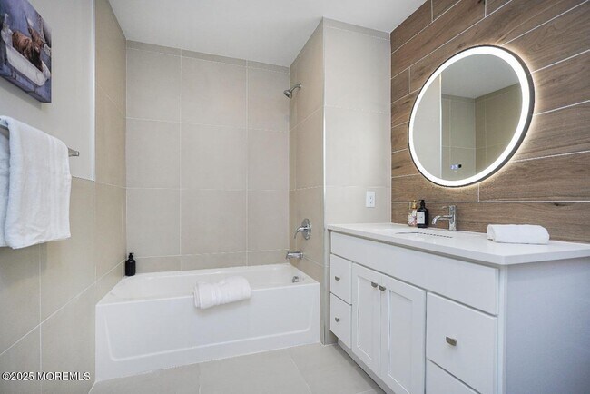 Building Photo - 27 3rd Ave