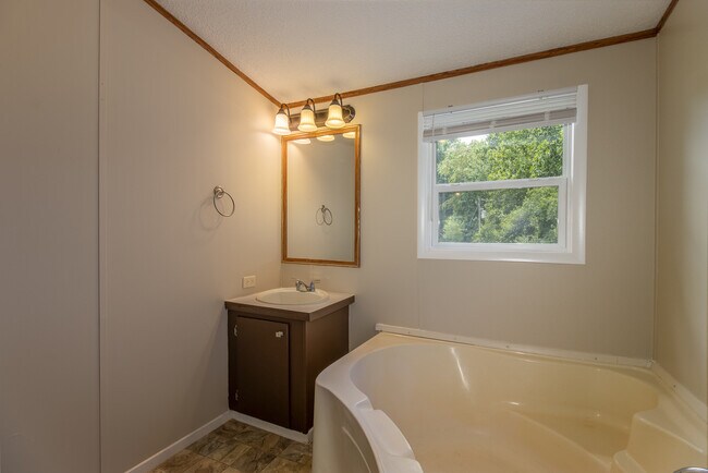 Building Photo - 60 Brooklane Dr