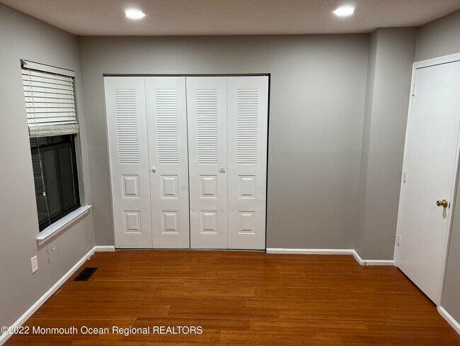 Building Photo - 269 Bromley Pl