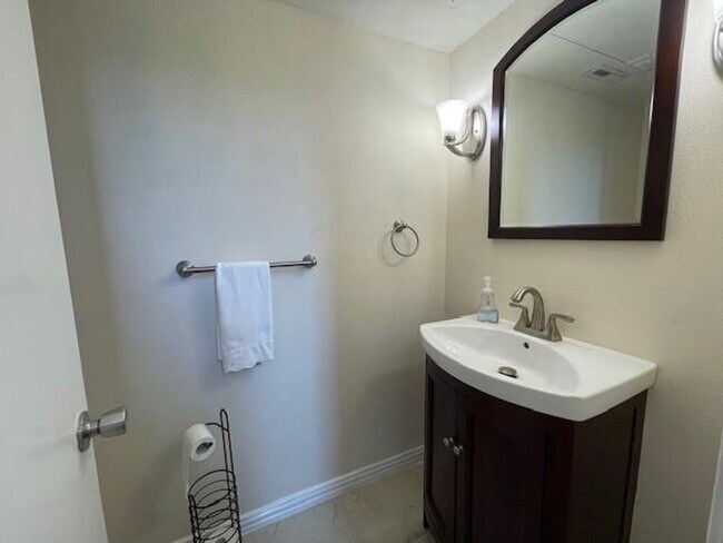 Building Photo - 15901 Archwood Ln