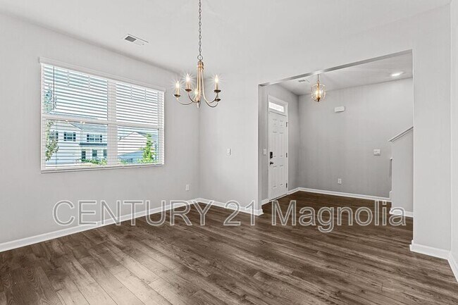 Building Photo - 552 Post Oak Ln
