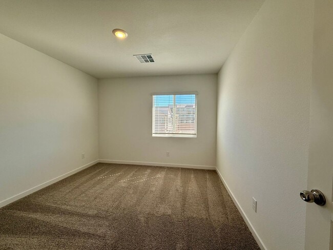 Building Photo - 4 BED 3 BATH 2 CAR GARAGE TOWNHOUSE + LOFT ON CORNER LOT w/ BALCONY