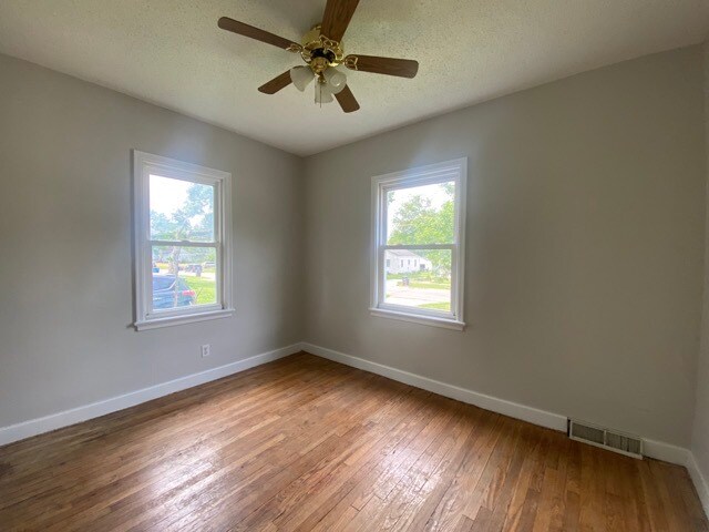 Building Photo - 1539 56th St