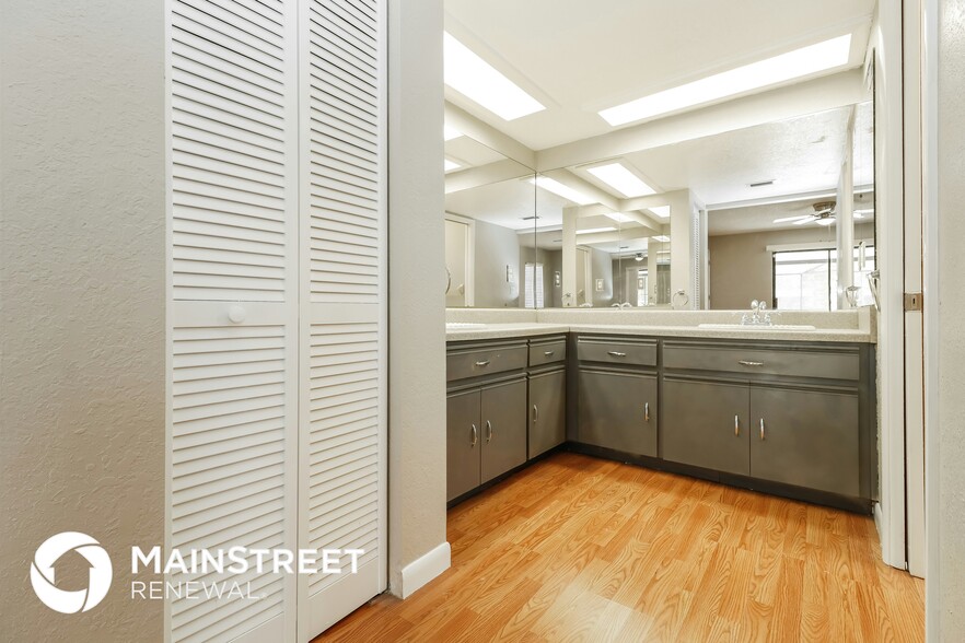 Building Photo - 5459 Hornaway Ave