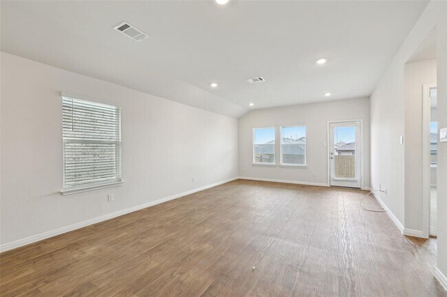 Building Photo - 528 Evergreen Sumac Lp