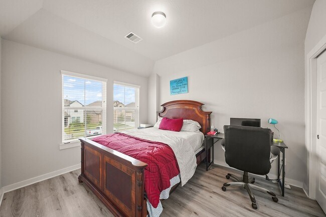 Building Photo - 18419 Windy Knl Wy