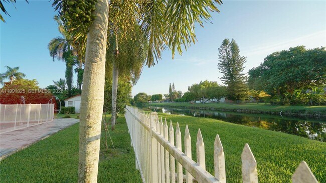 Building Photo - 9220 SW 103rd Ave