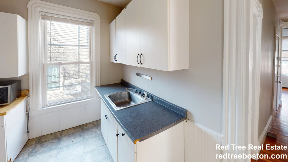 Apt 2 - 560 Green St