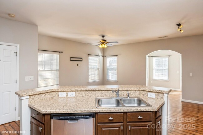 Building Photo - 2327 Crosscut Dr