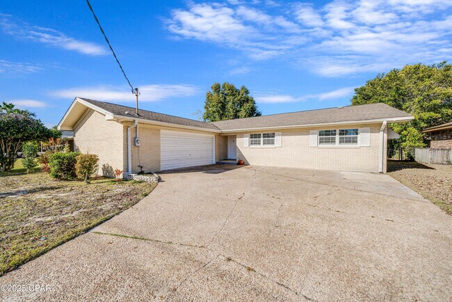 Building Photo - 205 Sunset Ln