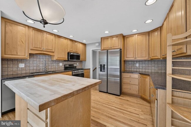 Building Photo - 6443 Walters Woods Dr