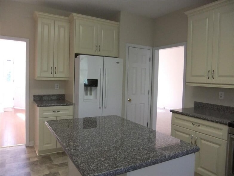 Building Photo - 3730 Ancroft Cir