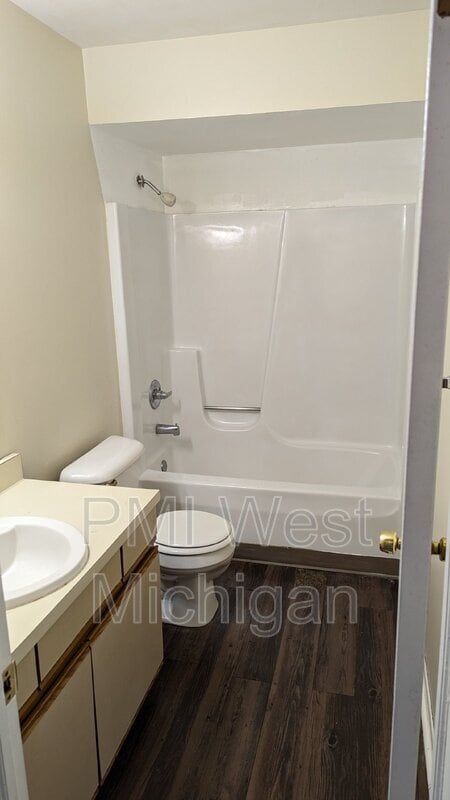 Building Photo - 6071 In the Pines Dr SE