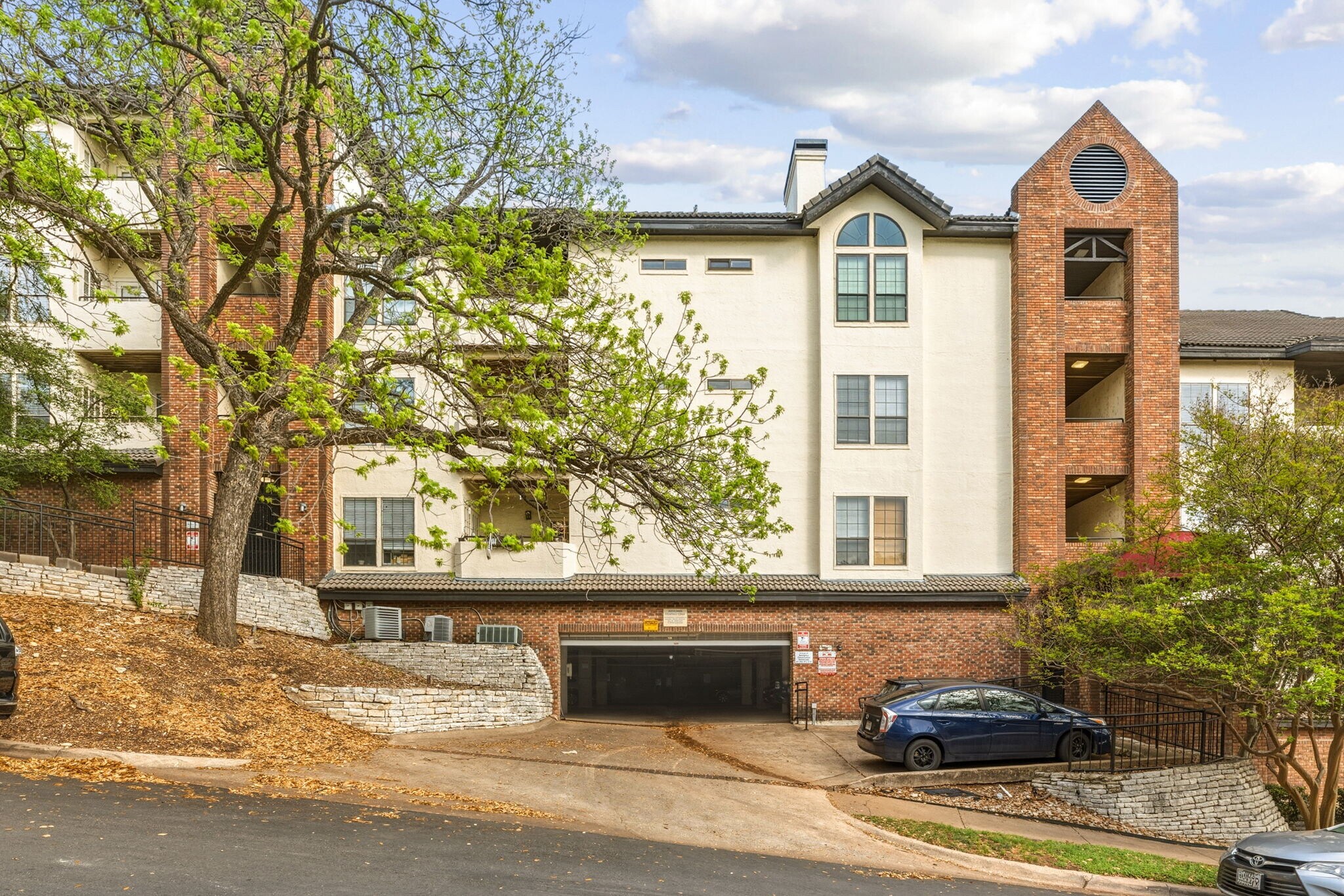 Complex garage - 3001 Cedar St