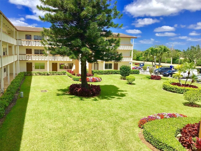 Building Photo - 438 Mansfield K