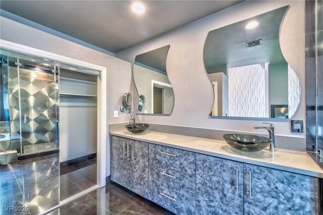 Building Photo - 8129 Pacific Cove Dr