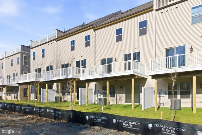 Building Photo - 1017 Venifena Terrace SE