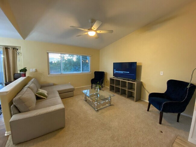 Building Photo - 5494 S Picadilly St